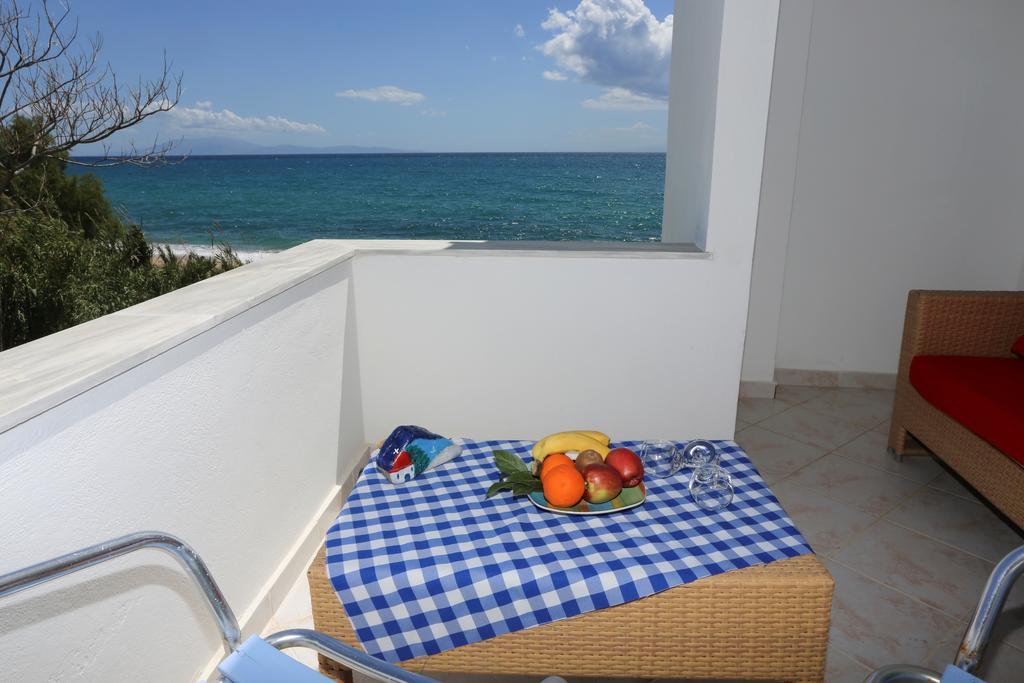 Akrogiali Hotel Plomari エクステリア 写真