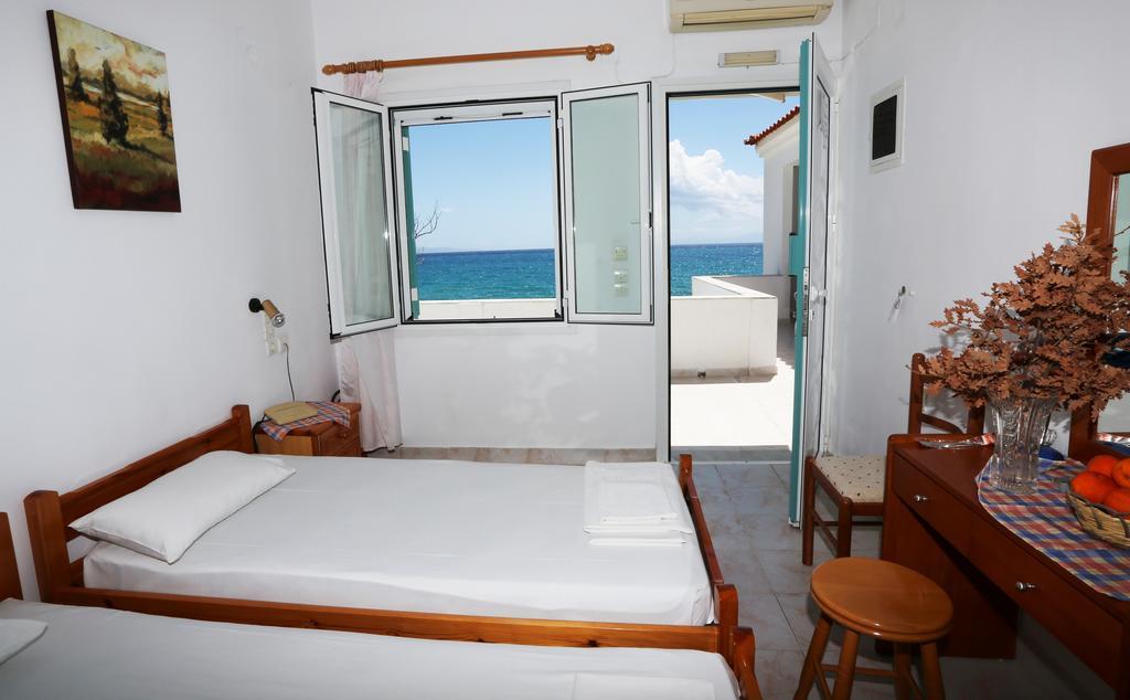 Akrogiali Hotel Plomari エクステリア 写真