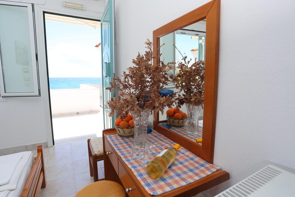 Akrogiali Hotel Plomari エクステリア 写真