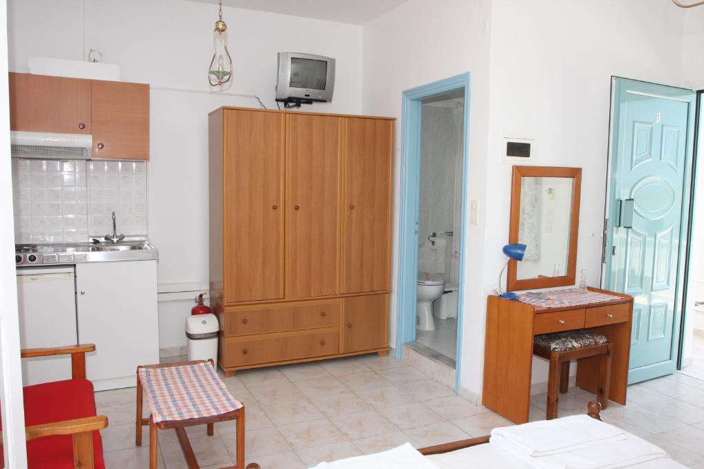 Akrogiali Hotel Plomari エクステリア 写真