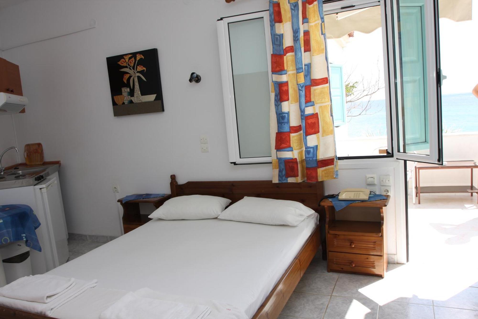 Akrogiali Hotel Plomari エクステリア 写真