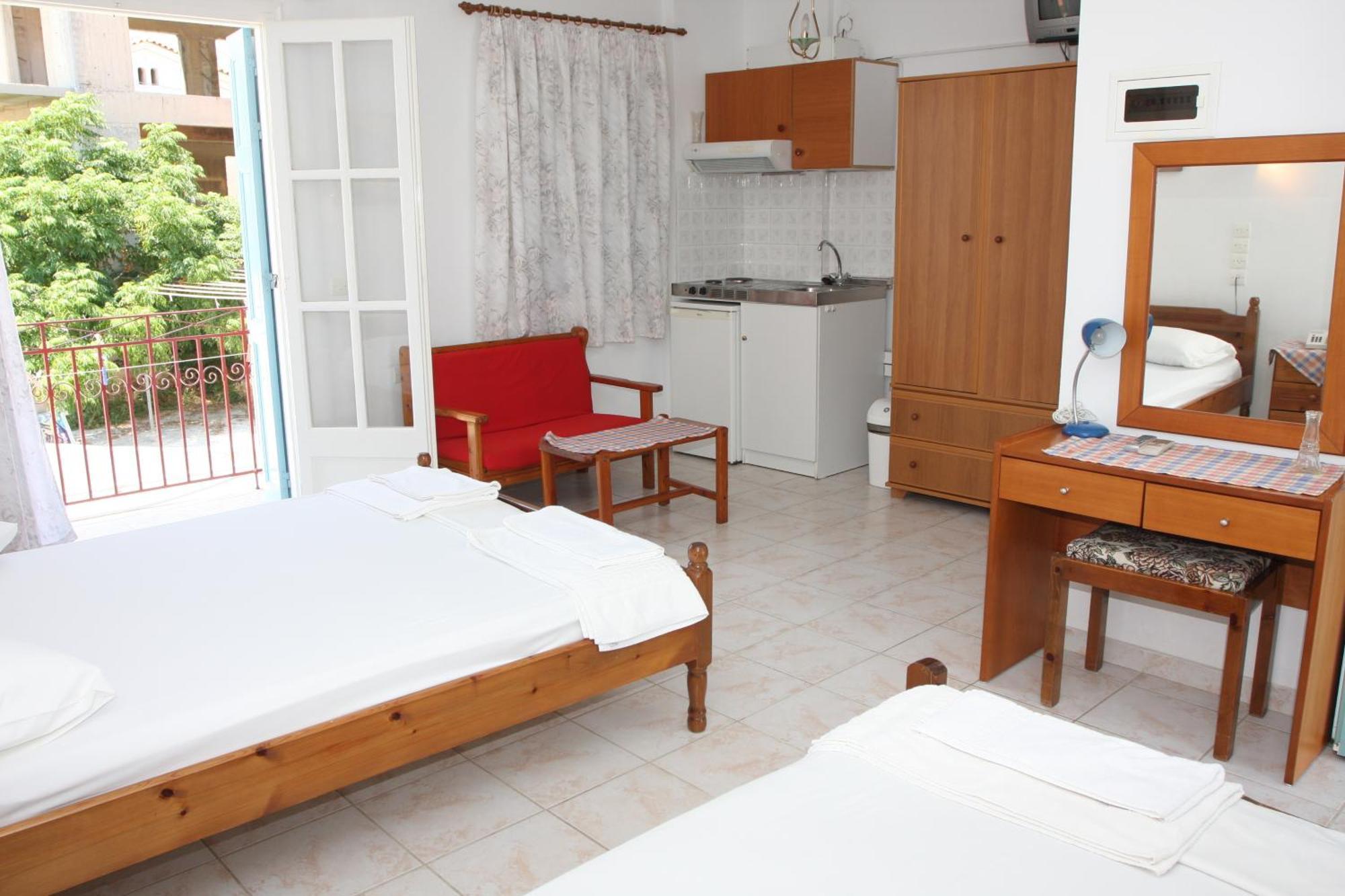 Akrogiali Hotel Plomari エクステリア 写真