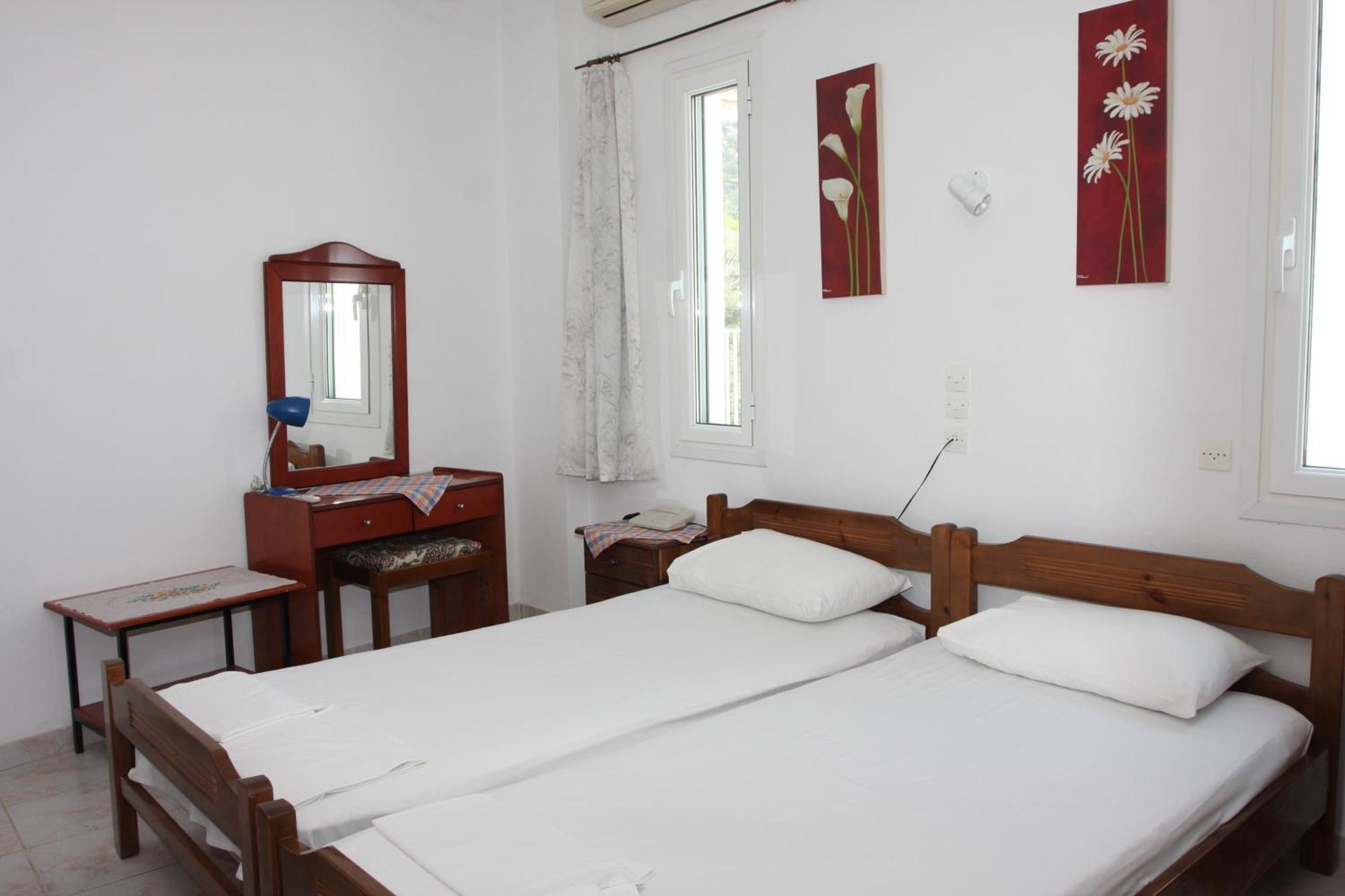 Akrogiali Hotel Plomari エクステリア 写真